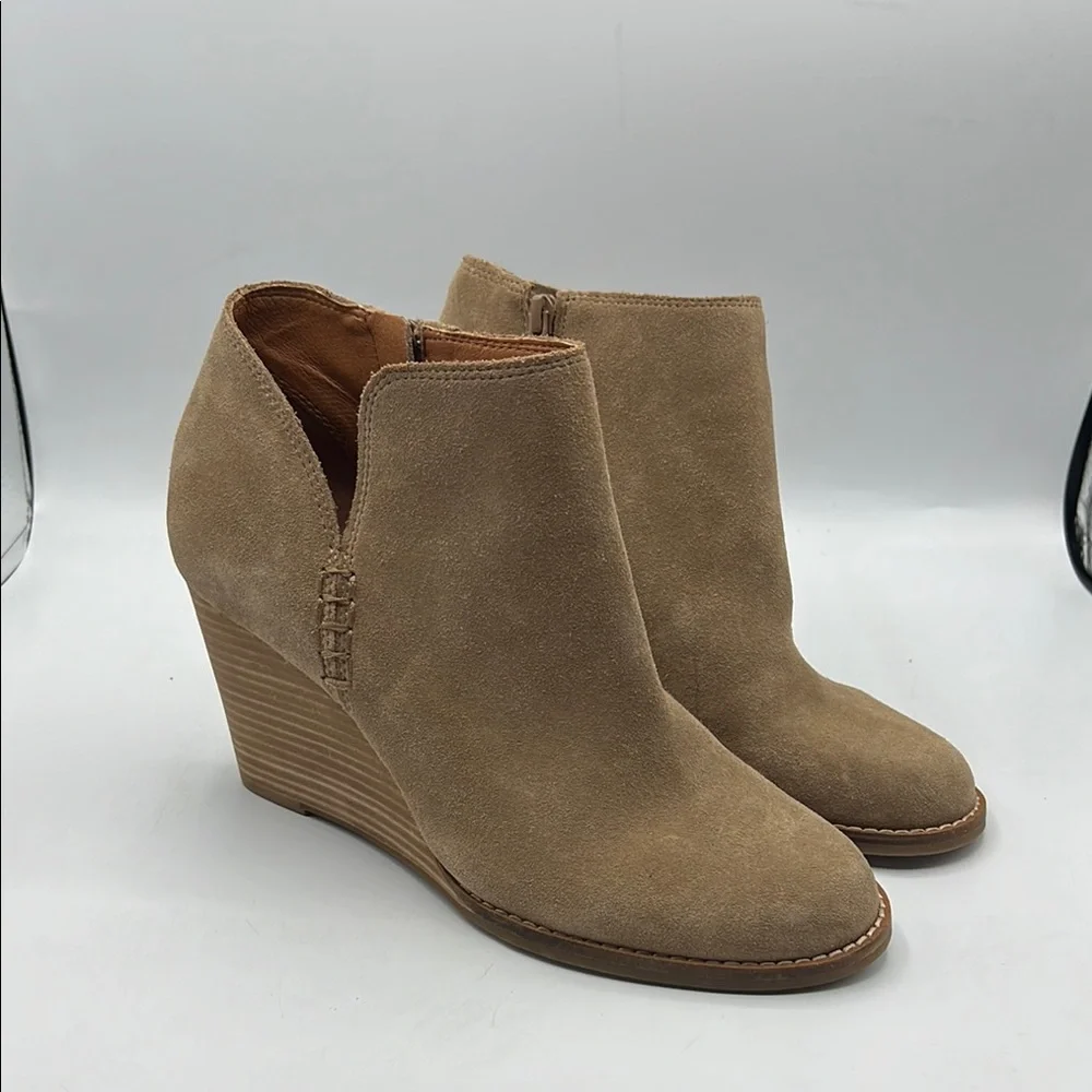 NEW Lucky Brand‎ Sz 9 1/2 Yimmie Suede Tan Wedge Ankle Boot